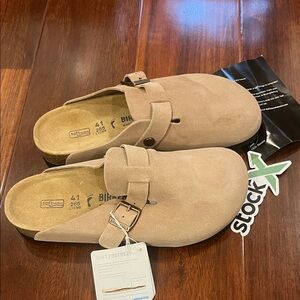 Birkenstock Women's Tan Clogs